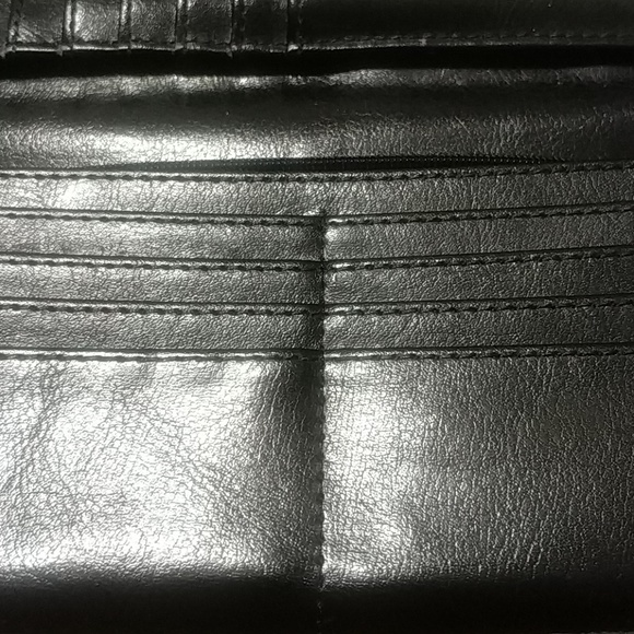 Kenneth Cole Reaction Black Wallet - Picture 6 of 8